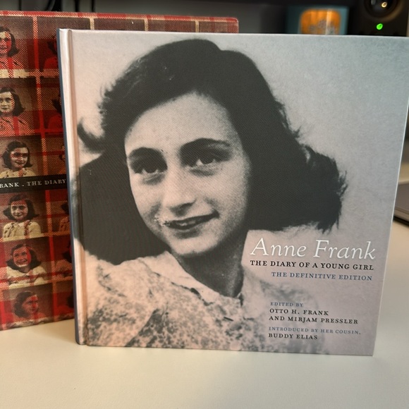 Anne Frank - Definitive Edition - Picture 2 of 3